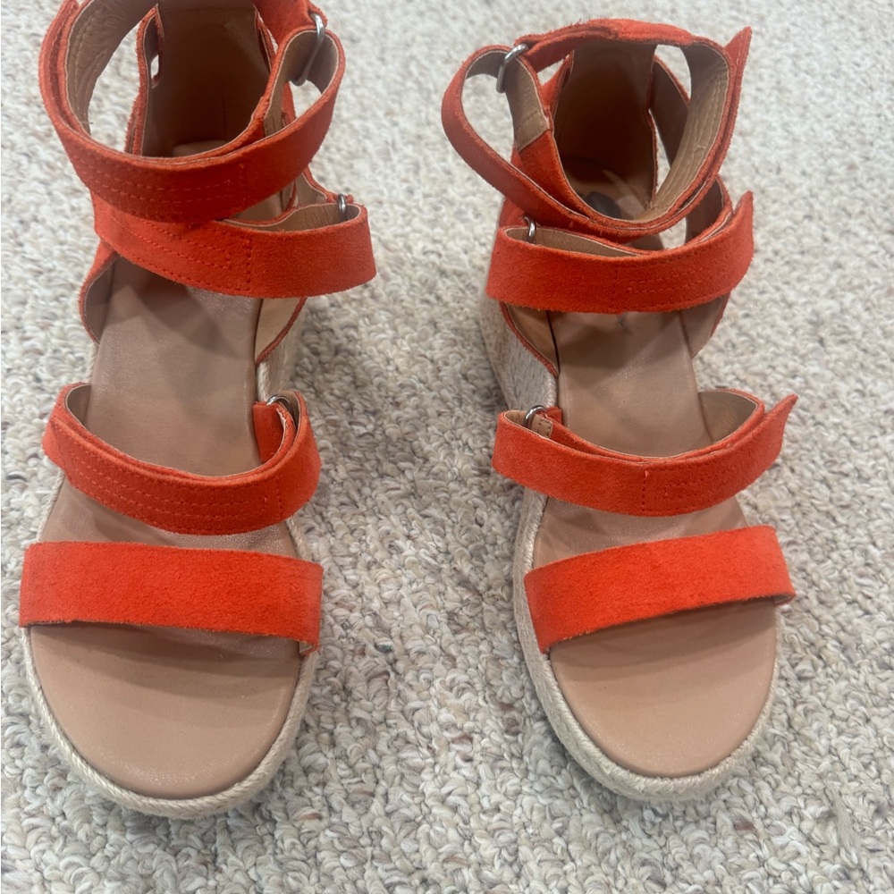 Sorel Red Wedge Shoes Vibrant Design